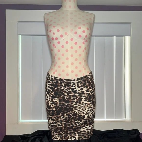 H&M Mini Skirt Leopard Print Size Small - Picture 2 of 7
